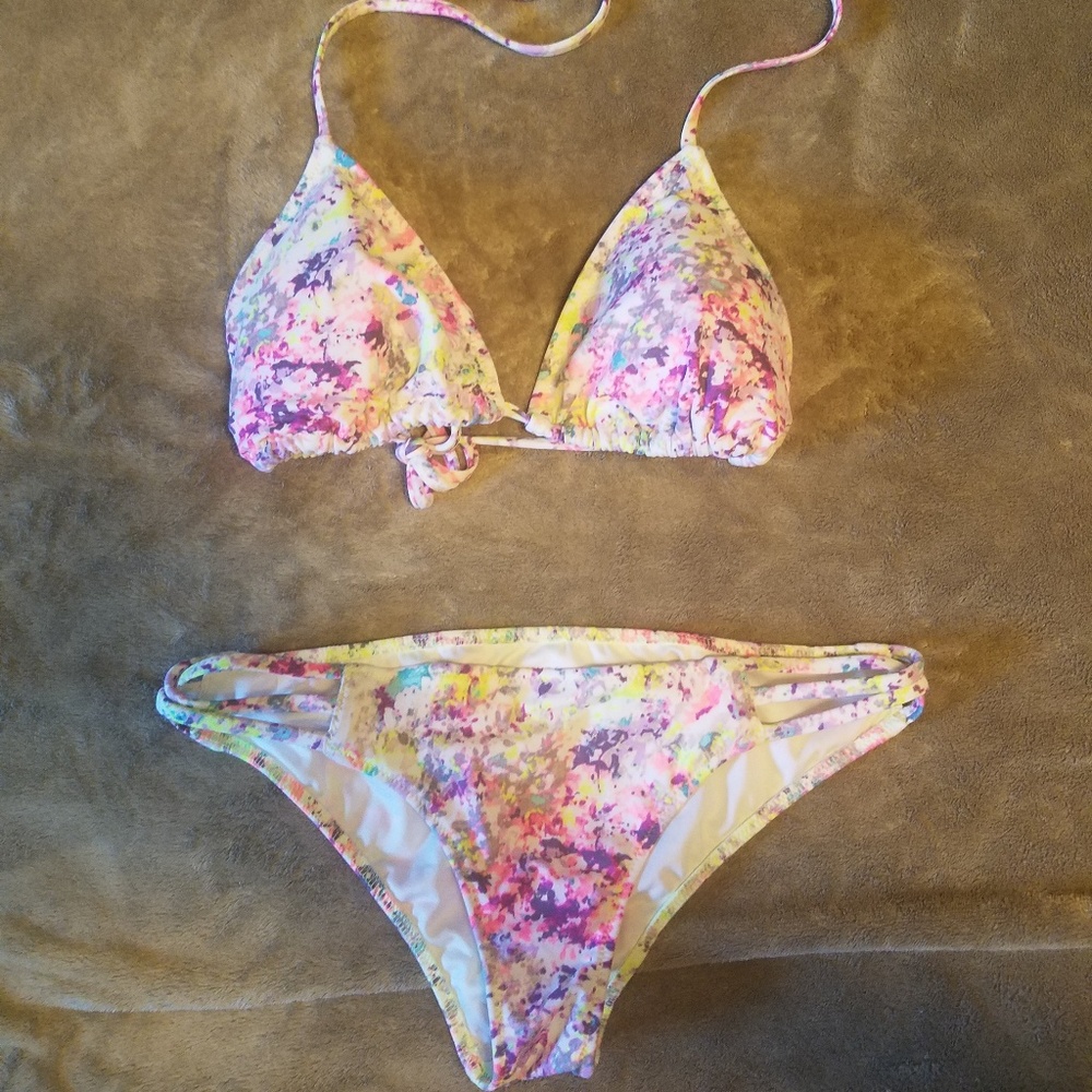 VS Multicolor Triangle Bikini Set